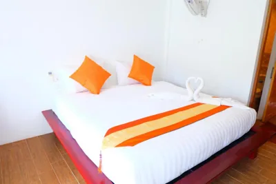 Queen Room with Garden View — Pranee Amata